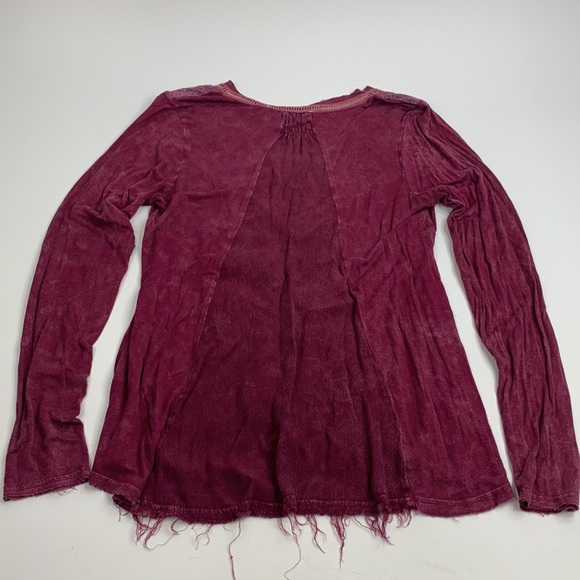 Gimmicks by Buckle Long sleeve pullover Distressed Top Size Small burgundy - Picture 4 of 11